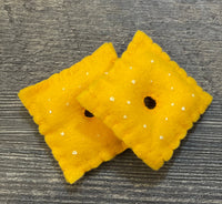 Load image into Gallery viewer, Cheeze cracker catnip toy
