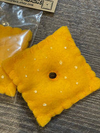 Load image into Gallery viewer, Cheeze cracker catnip toy
